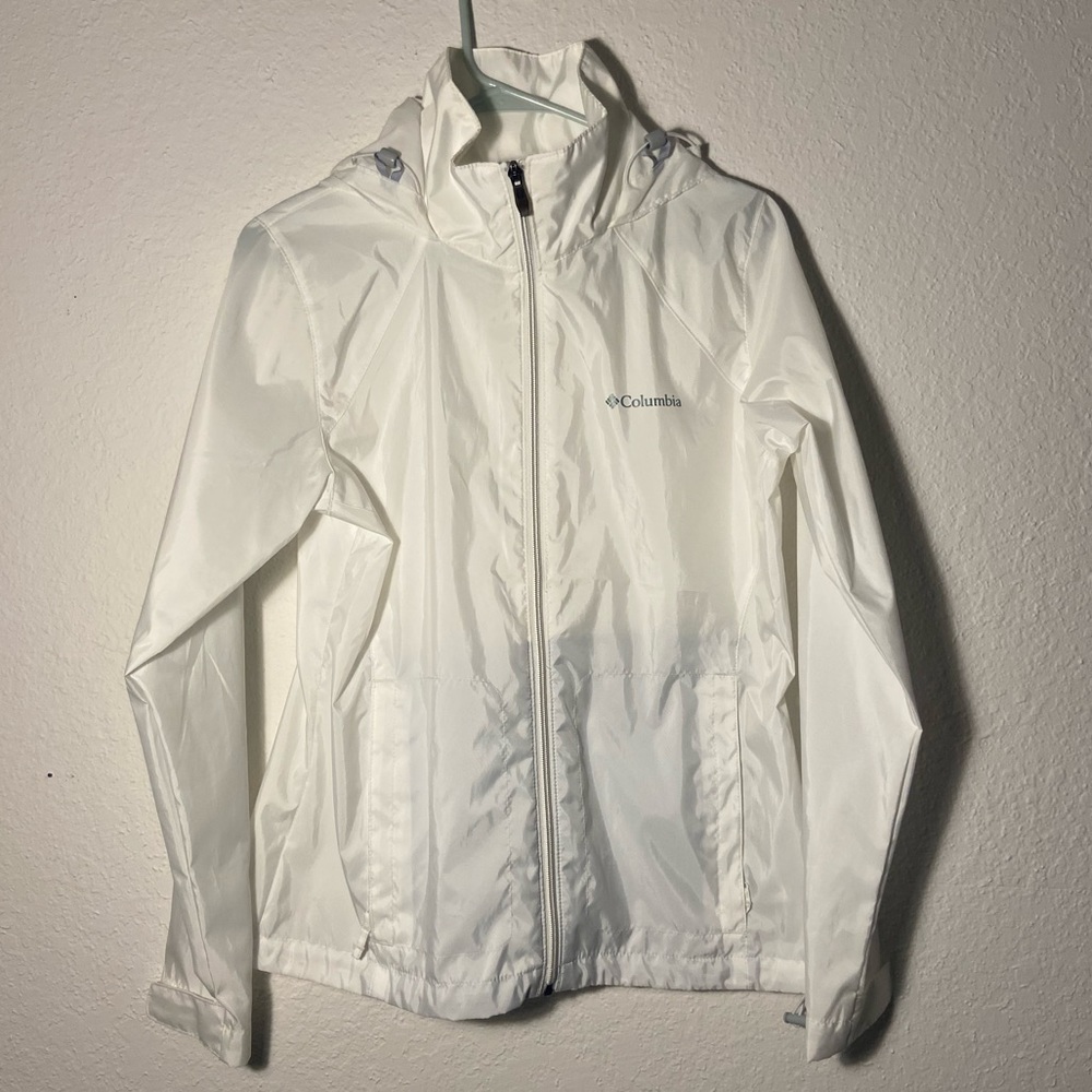 White Columbia windbreaker jacket. Women’s size Medium.